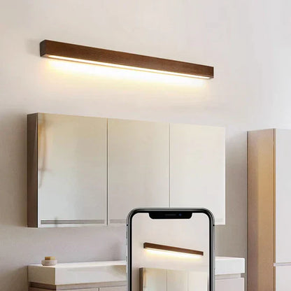Tullia Stylish wooden wall lamp