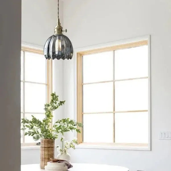 Thessa Elegant Glass Pendant Lamp in Flower Shape
