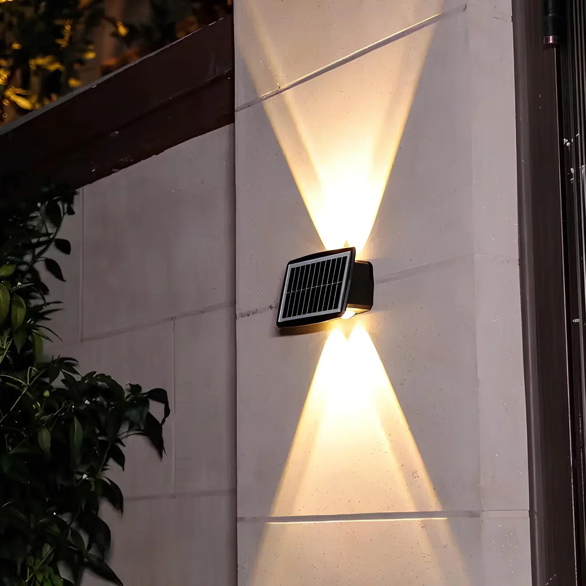 Solar Pool Sconce Solar Powered Wall Sconce (Set of 2) – Casa Solaro