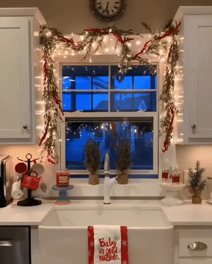 Twinkling Tree Glistening Garlands by Casa Solaro™