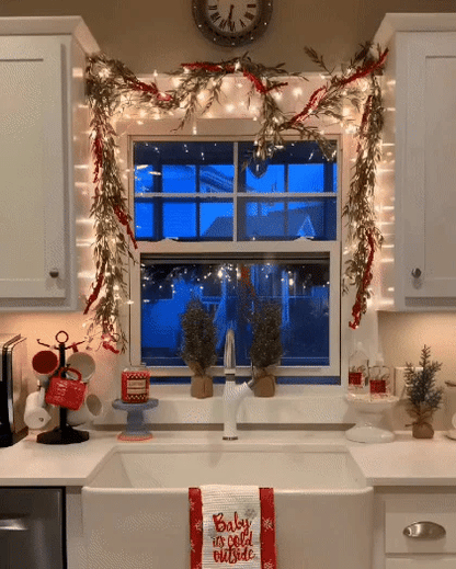 Twinkling Tree Glistening Garlands by Casa Solaro™